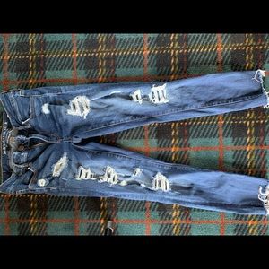AEO RIPPED JEANS